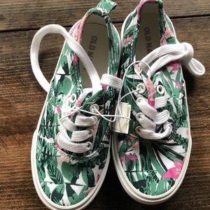 Old Navy Palm leaves shoes 11 NWT
